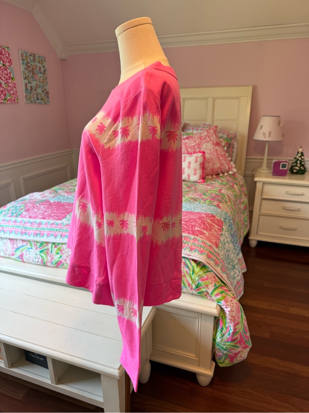 NWT Lilly Pulitzer Pink and Cream Palm-Print Tie-Dye Sweatshirt - Picture 5 of 5